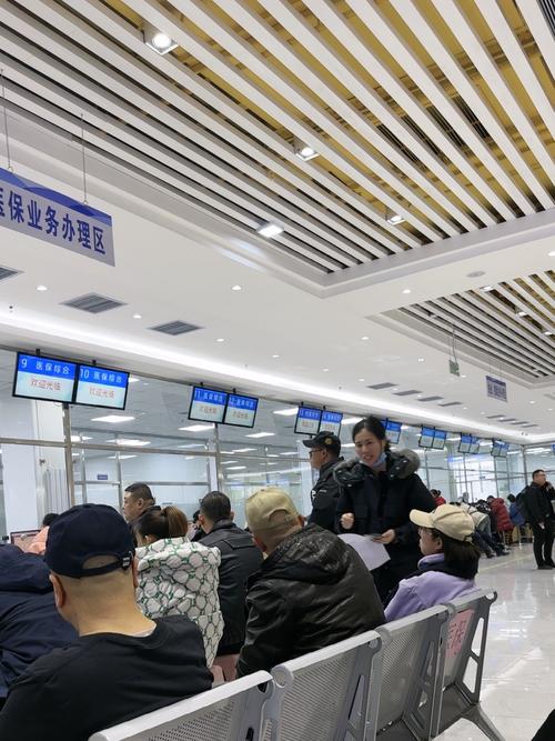 安泽医生套取别人的医保卡里面的钱应该向哪个部门举报呢？手把手教你正确维权渠道